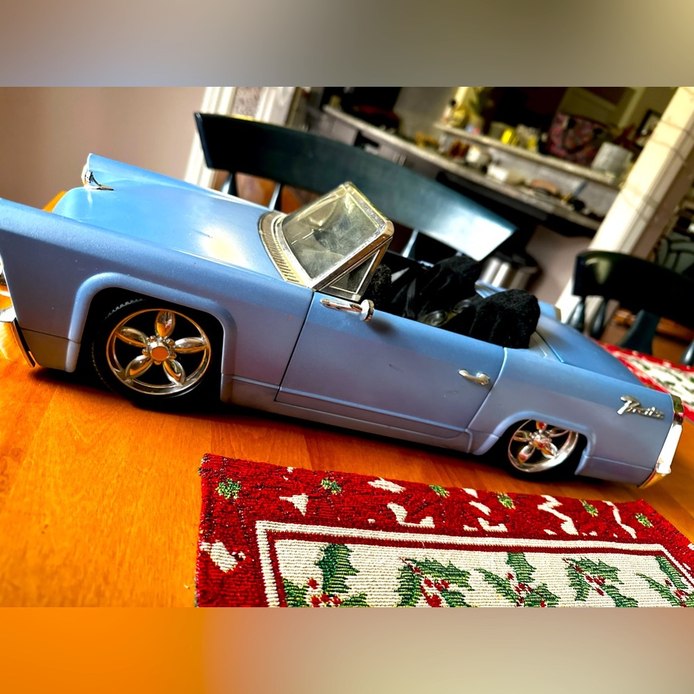 Vintage Bratz Doll Blue Convertible Cruiser Cadillac Car 2002